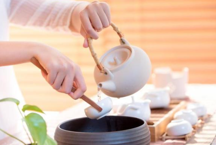 泡茶過程中溫壺與燙杯的作用